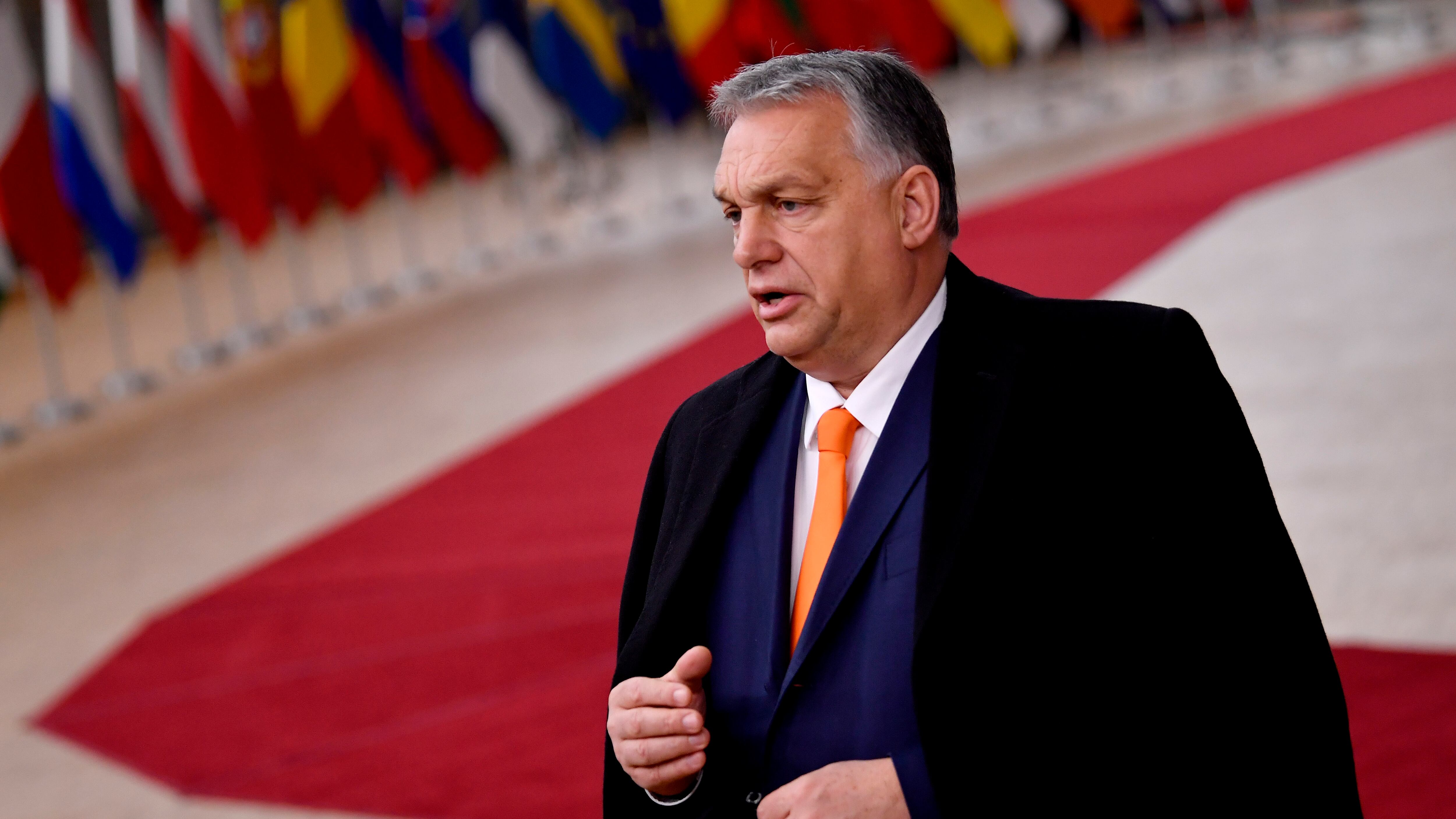 Orbán e Unione europea ai ferri corti: "Pronti a uscire, troppe le ingerenze"