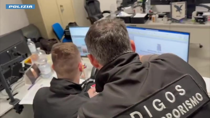 Terrorismo, arrestato a Como un 16enne di origine straniera sostenitore dell’Isis. Salvini: “Un altro ragazzo perfettamente integrato”. Piantedosi: “Impegnati contro la radicalizzazione”