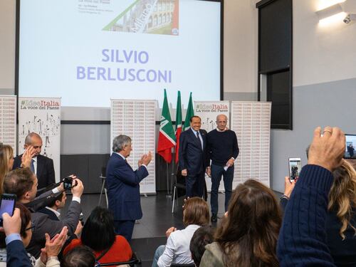 Berlusconi smaschera i giallorossi: "Ora c'è il tassa e ammanetta"