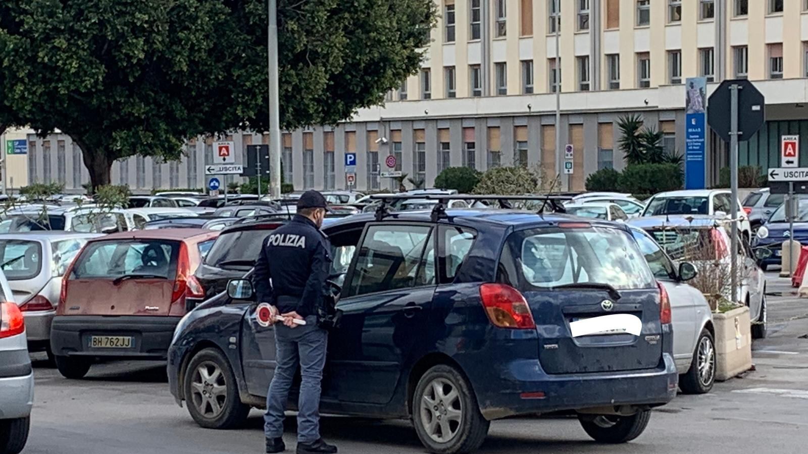 Palermo, a 15 anni faceva il posteggiatore abusivo: multa ai genitori