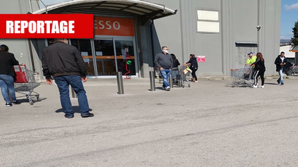 File davanti ai supermercati, la spesa ai tempi del Coronavirus