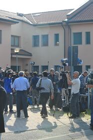 La folla dei giornalisti alla Sacra Famiglia 6
