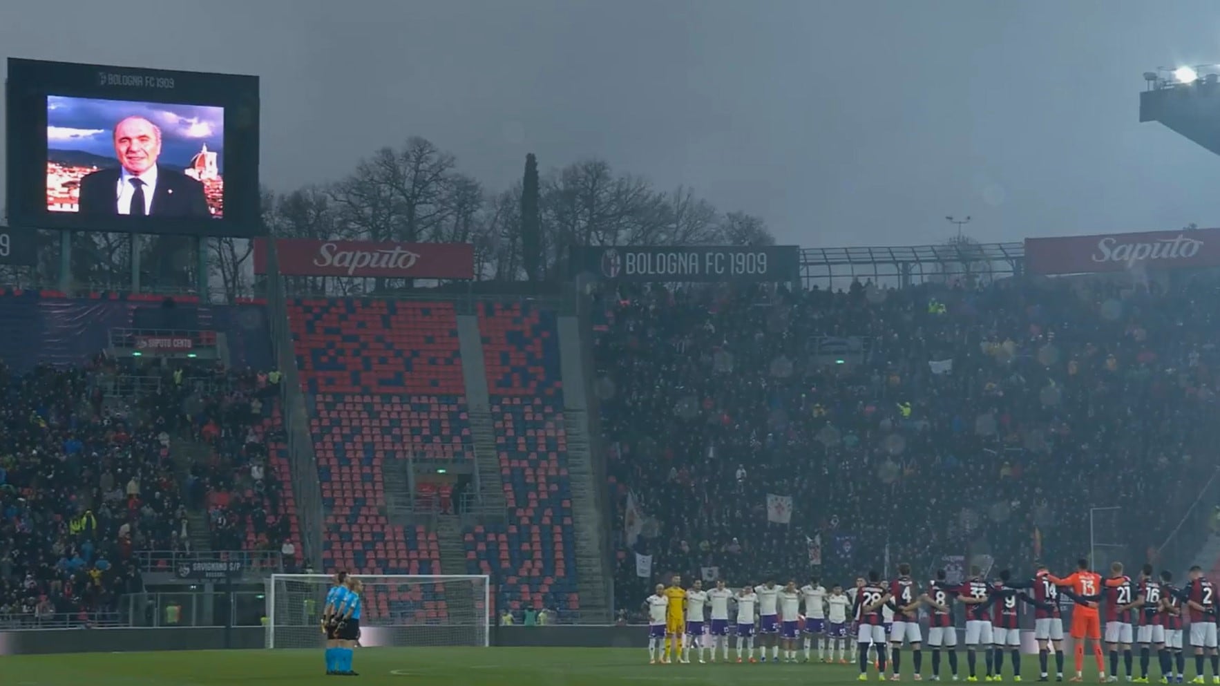 Bologna-Fiorentina, fischi choc in curva nel corso del minuto di silenzio per Commisso. Problemi anche a Torino