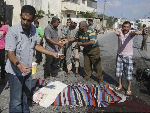 Gaza, la guerra va avanti. Missile colpisce una scuola Hamas: Israele la pagherà