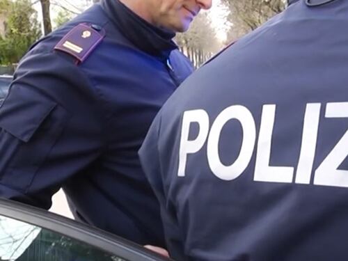 Terrore a Roma, vestiti da poliziotti entrano in un villino e sequestrano famiglia