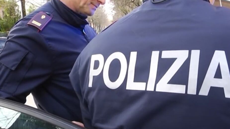 Terrore a Roma, vestiti da poliziotti entrano in un villino e sequestrano famiglia