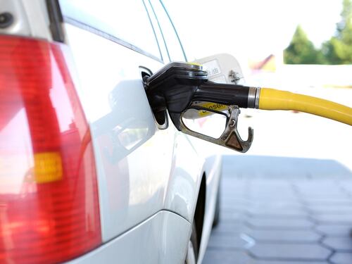 Carburanti e-fuels, il salasso Ue è servito: ecco quanto costerà il pieno