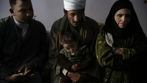 Le famiglie dei copti piangono i loro morti 4