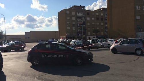 Sparatoria davanti ai bambini nel Napoletano: ferito un uomo 2