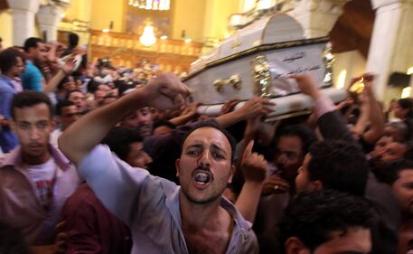Cairo, funerali del copto ucciso negli scontri al Cairo 4