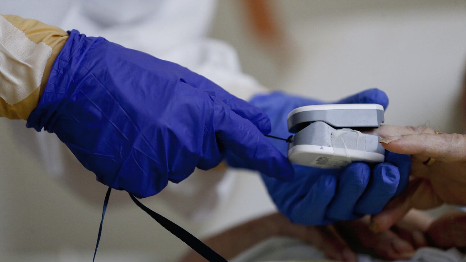Tutte le cure da seguire subito a casa per evitare il ricovero da Covid
