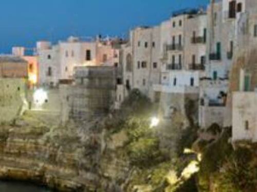 Polignano, stop ai bagni per il crollo della costa