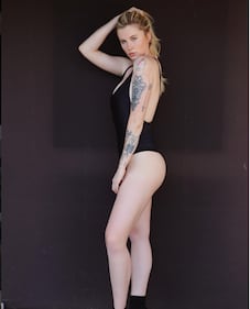 Ireland Baldwin, topless mozzafiato 6