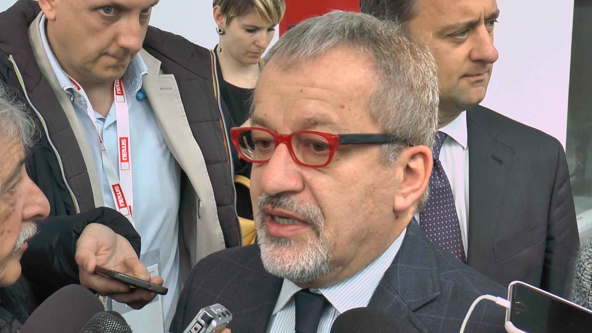 Maroni firma il decreto: il 22 ottobre referendum per autonomia Lombardia
