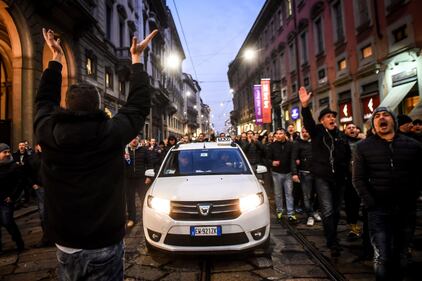 La protesta dei tassisti a Milano  18
