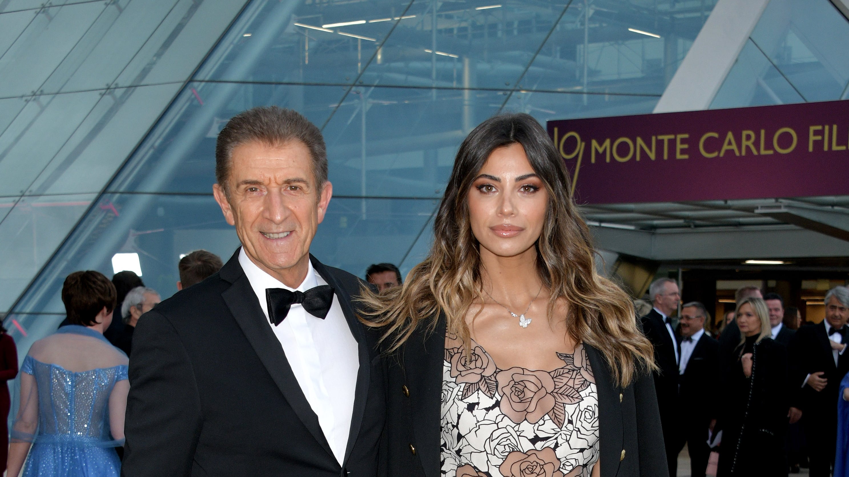 L'incontro, la differenza d'età, Monte Carlo: la storia d'amore tra Ezio Greggio e Romina Pierdomenico