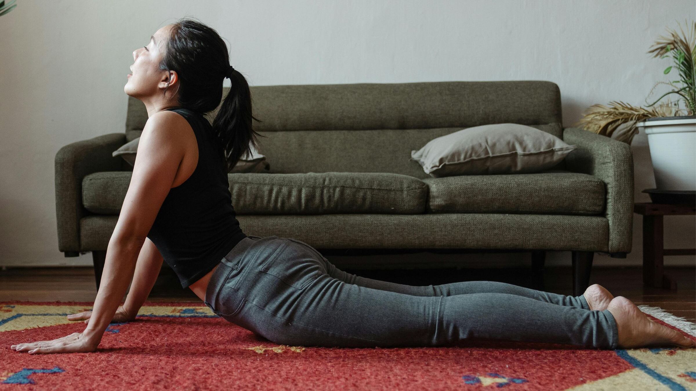 Over e dolore lombare, 5 esercizi di stretching per alleviarlo e migliorare la flessibilità