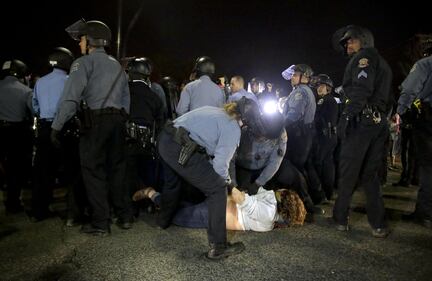 Nuove proteste e scontri a Fewrguson 1