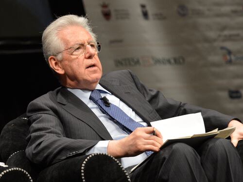 Monti contro Renzi: "Tassi giù? Merito mio"
