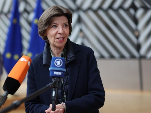 I francesi fanno retromarcia: "Collaborare con l'Italia"