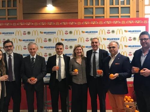 C'è l'accordo: le spremute di arance rosse siciliane in tutti i McDonald's italiani
