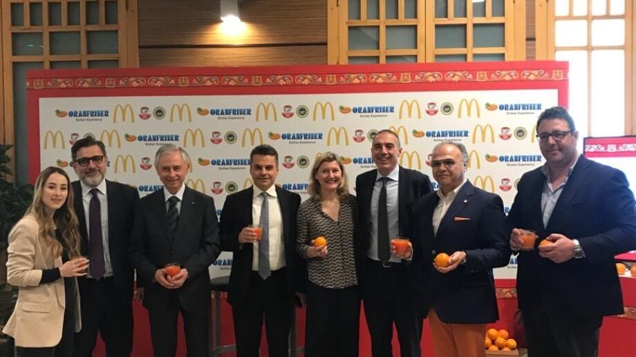 C'è l'accordo: le spremute di arance rosse siciliane in tutti i McDonald's italiani