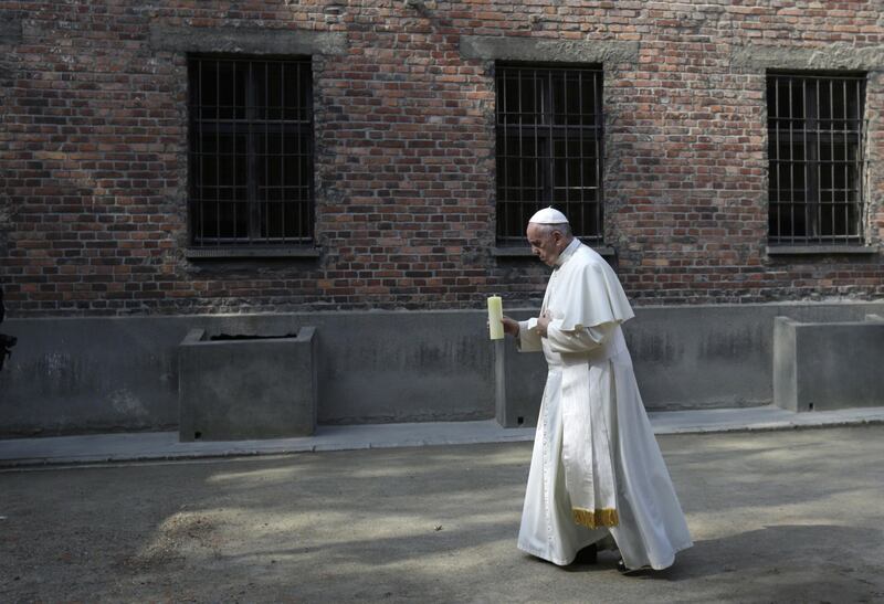 Il Papa in visita ad Auschwitz 9