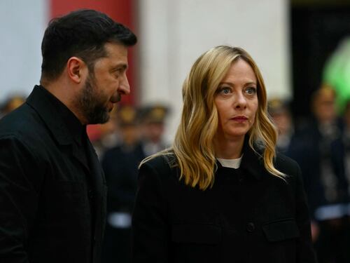 Zelensky da Meloni: "Mi fido di lei, contiamo sull'Italia". Domani il nuovo piano agli Usa