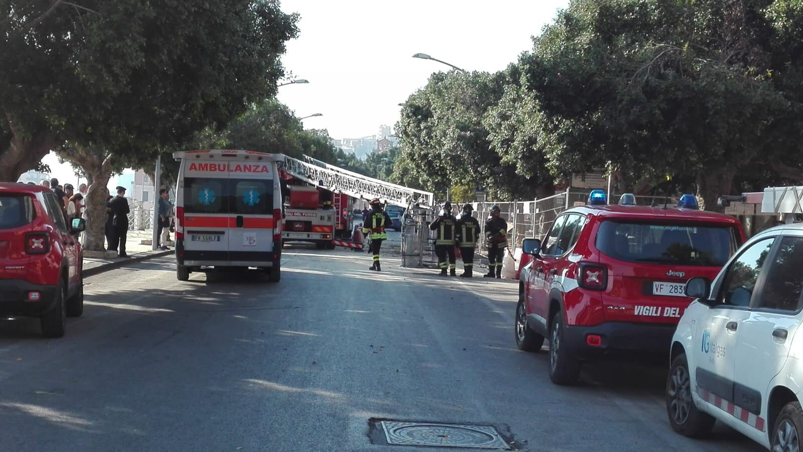 Agrigento, tragedia sfiorata in piazza Cavour, crolla un altro cornicione da un antico palazzo