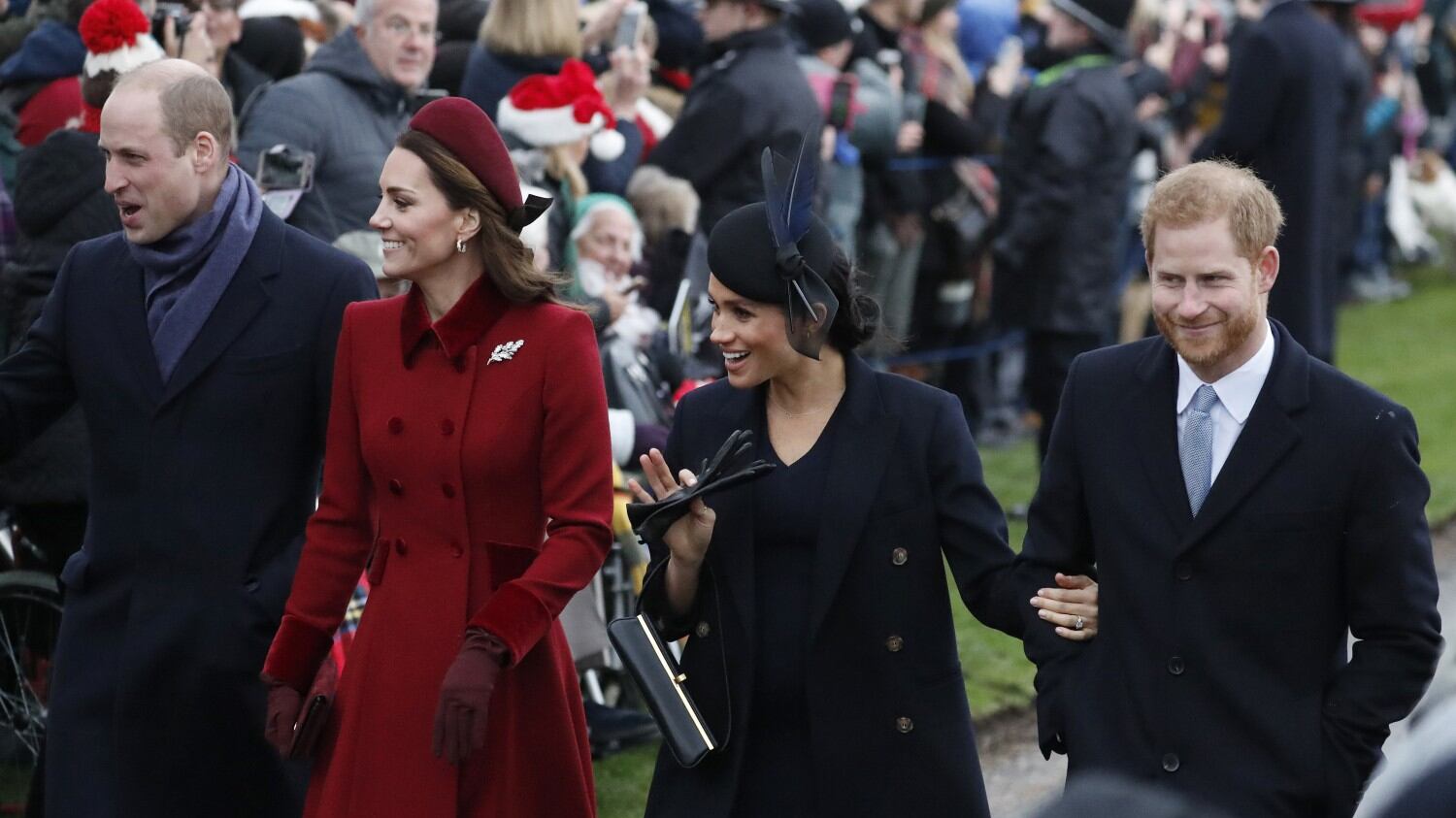 Il retroscena sul royal wedding: "Meghan e Kate hanno litigato per un paio di calze"