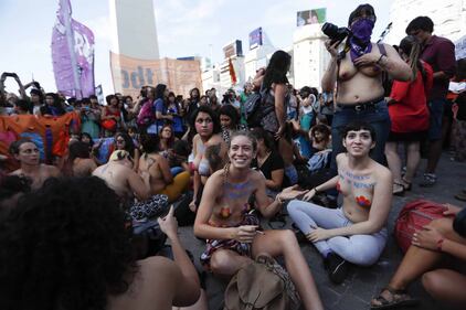 In Argentina è il "tetazo", per diffondere il topless 4