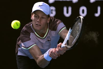 Jannik Sinner vola in finale agli Australian Open: le immagini più belle del match contro Djokovic 10