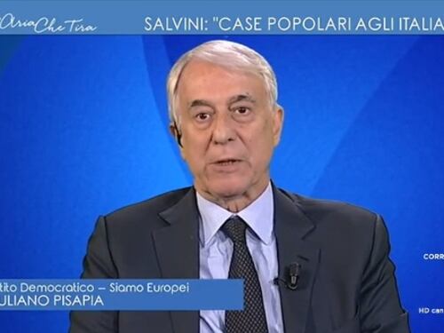 Pisapia passa agli insulti: "Salvini è un buffone"