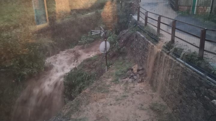 Maltempo a Genova: frane, allagamenti e scuole chiuse