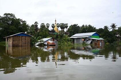 La stagione dei monsoni in Myanmar: allagamenti in tutto il Paese 13