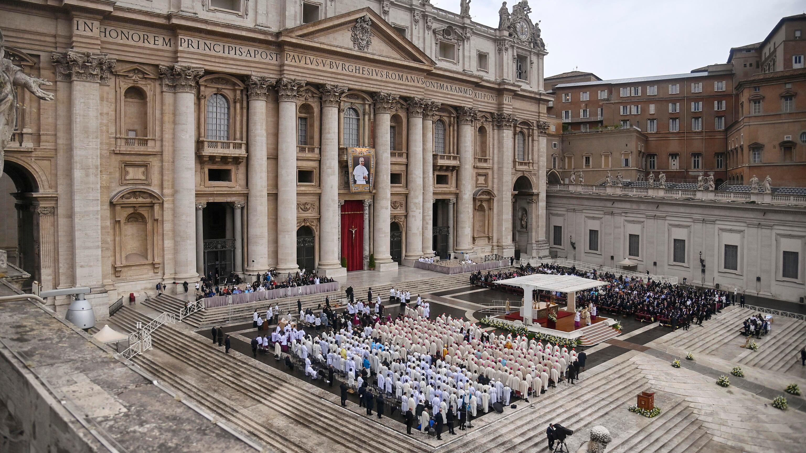 Papa Luciani è beato: "Col sorriso ha trasmesso la bontà del Signore"