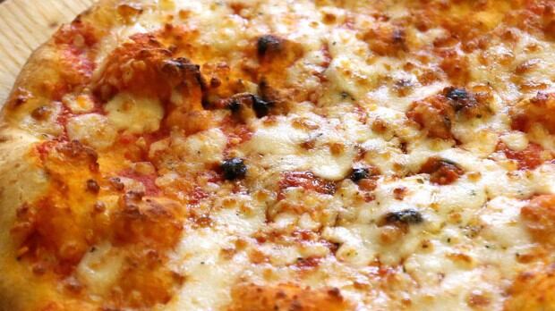 Napoli, incubo racket: i clan tengono sotto scacco le pizzerie storiche