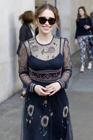 Da Game of Thrones alla Bbc: Emilia Clarke "pizzicata" negli studi tv 3