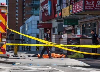 Canada, furgone su pedoni a Toronto 14
