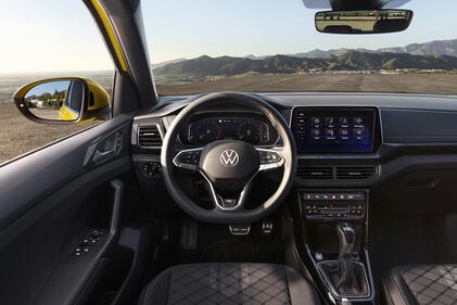 Nuova Volkswagen T-Cross 2023: le immagini del restyling 8
