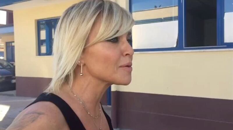 Paola Barale, sexy giramondo 7