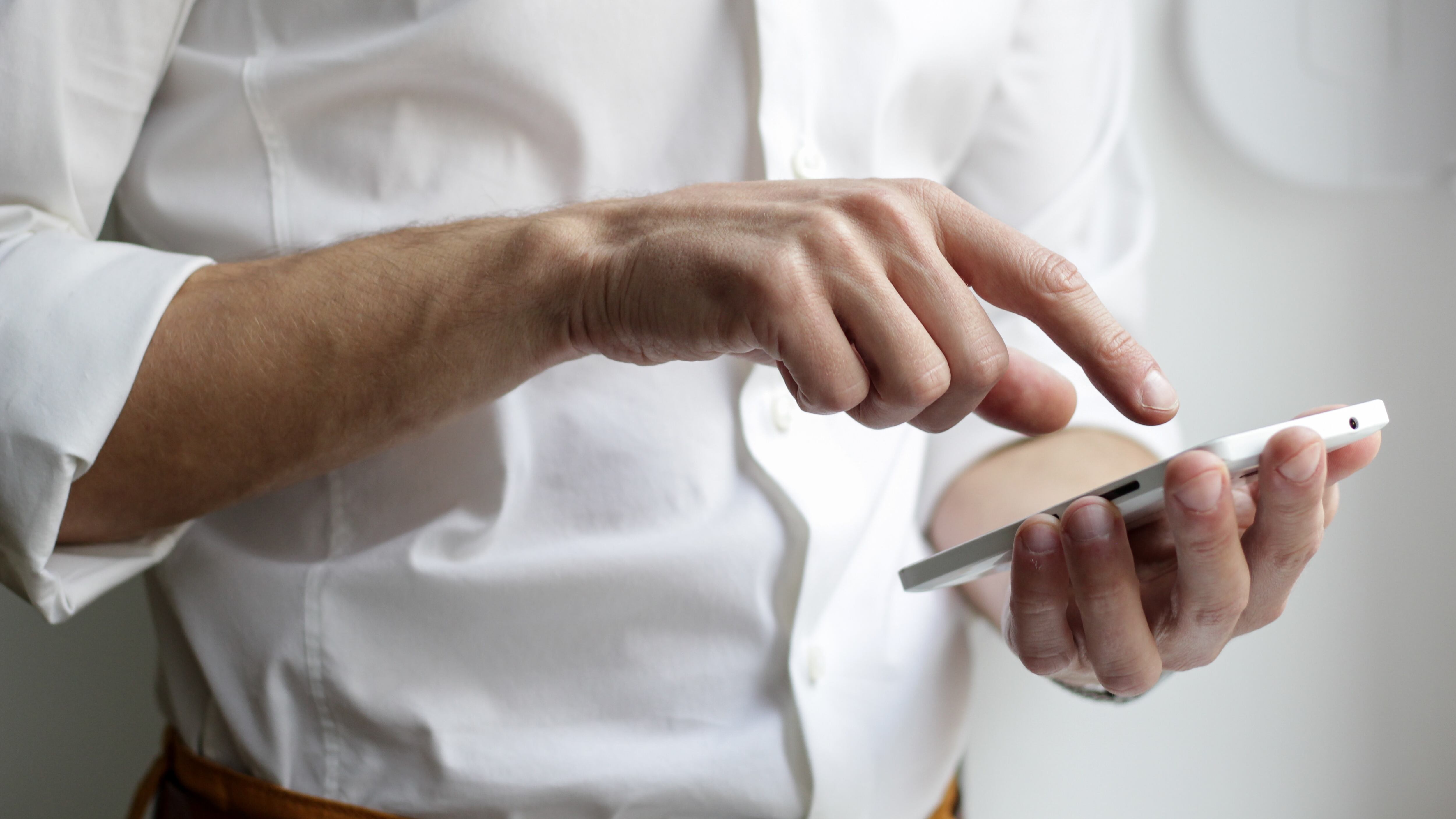 "Il pacco è stato bloccato", ma è una truffa: attenti a questo sms