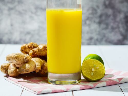 Shot di zenzero e curcuma al mattino: perché fa bene