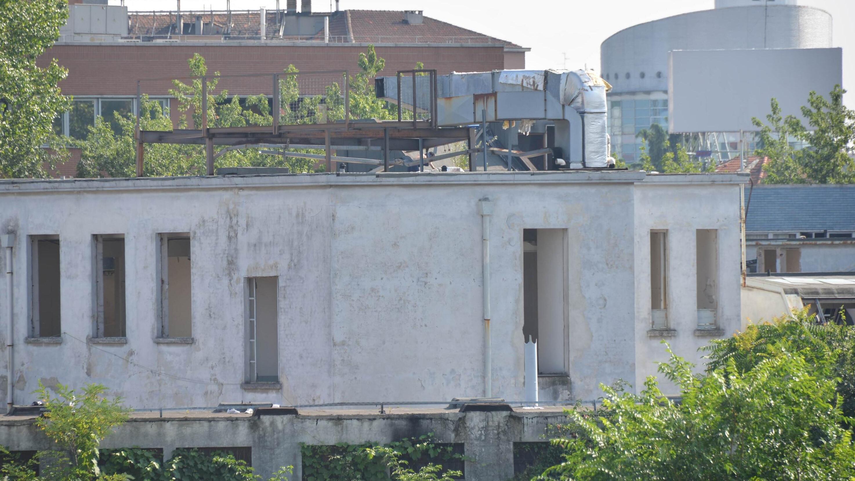 Ville abusive rom: Pisapia li paga per sloggiare