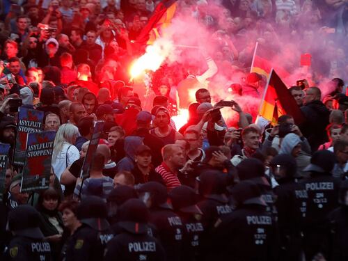 Guerriglia in Germania tra neonazi e antifascisti: circa 20 persone ferite