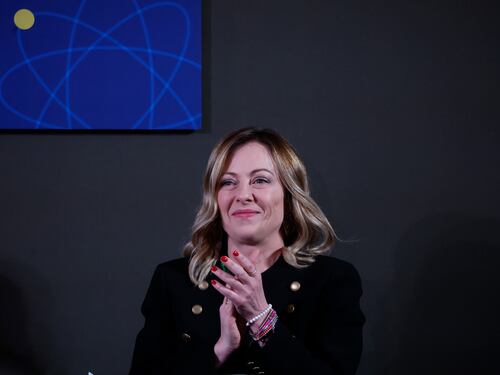 Meloni apre al nucleare pulito. E poi cita Oppenheimer: "Possiamo dare al mondo un futuro migliore"