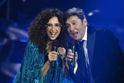 Sanremo 2024: ecco il look della terza serata del Festival dI conduttore, co-conduttrice e ospiti 19