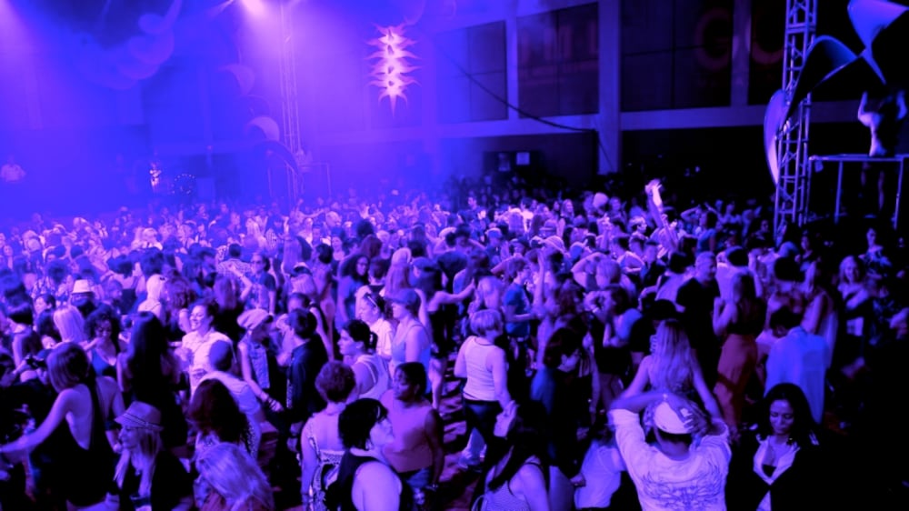 Ventenne in coma dopo un party in un attico: ha lesioni cerebrali