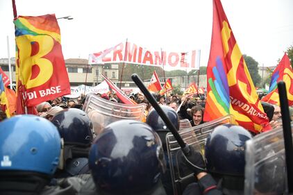 Scontri tra centri sociali e polizia al vertice Ue 8