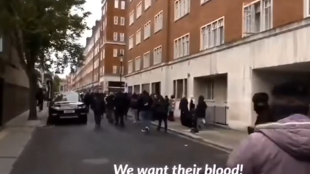 Europa, è tornata la caccia all'ebreo nelle strade: "Vogliamo il loro sangue"